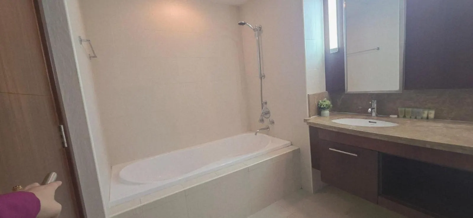 두바이 13Stnd- Luxury 2Bhk - Near Burj Khalifa - Free Parking - Downtown 아파트