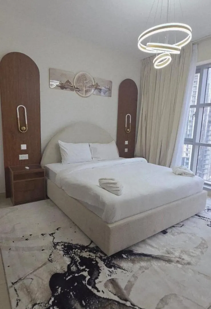 두바이 13Stnd- Luxury 2Bhk - Near Burj Khalifa - Free Parking - Downtown 아파트 아랍에미리트