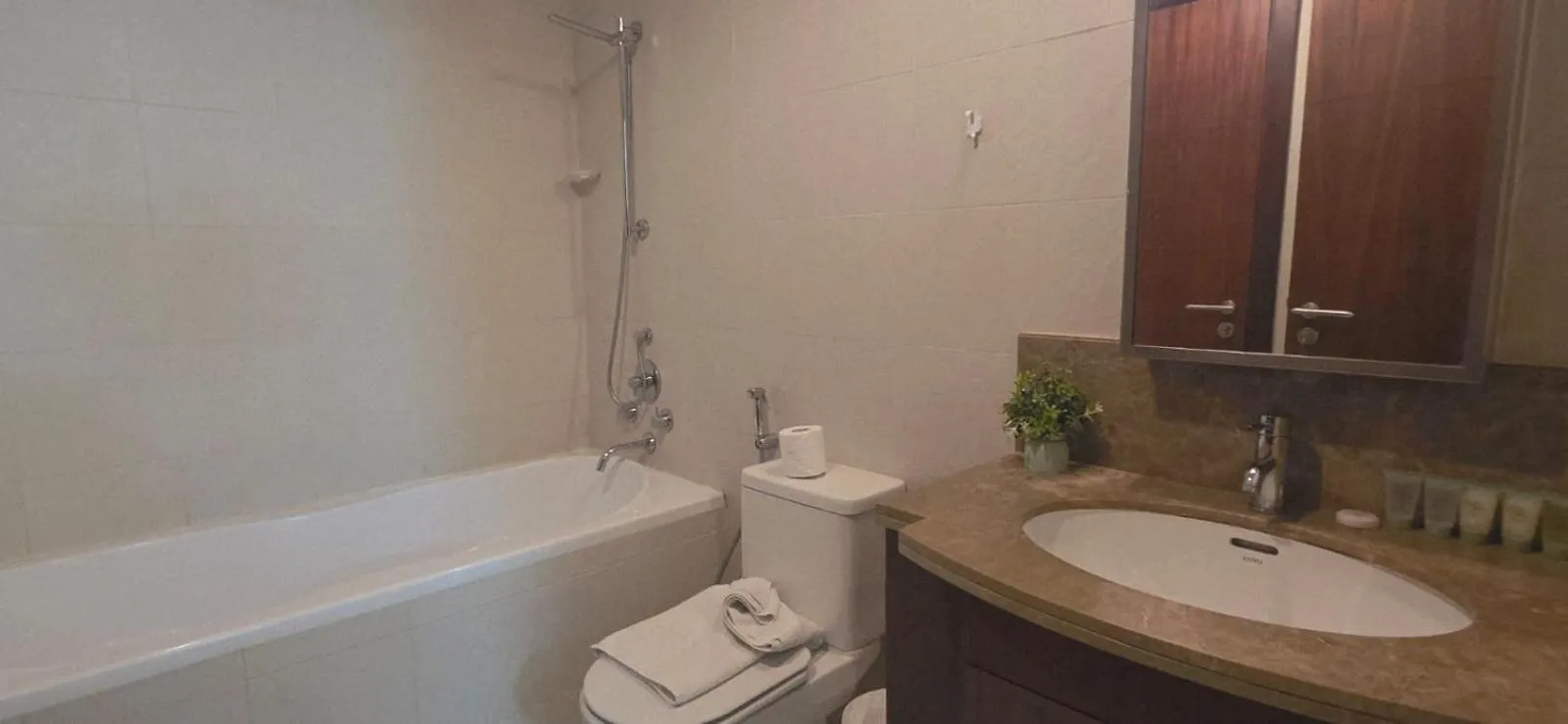 13Stnd- Luxury 2Bhk - Near Burj Khalifa - Free Parking - Downtown Apartment Dubai United Arab Emirates