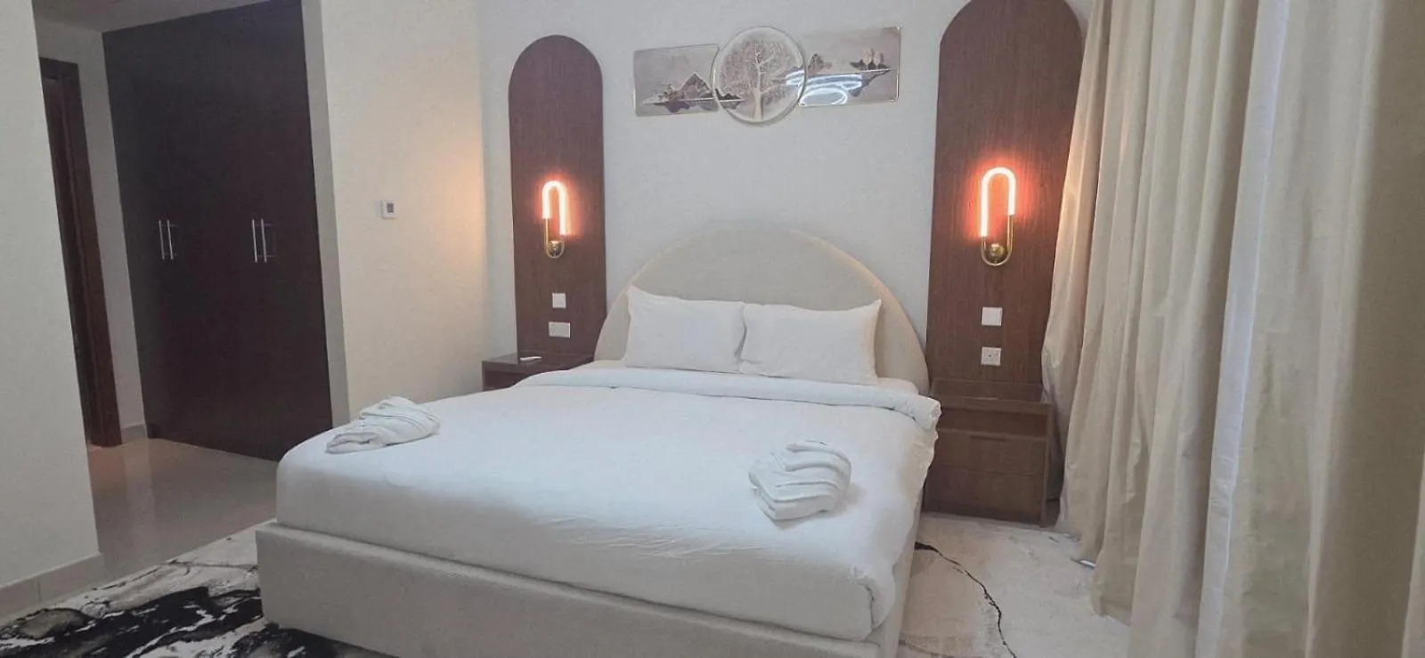 13Stnd- Luxury 2Bhk - Near Burj Khalifa - Free Parking - Downtown Apartment Dubai