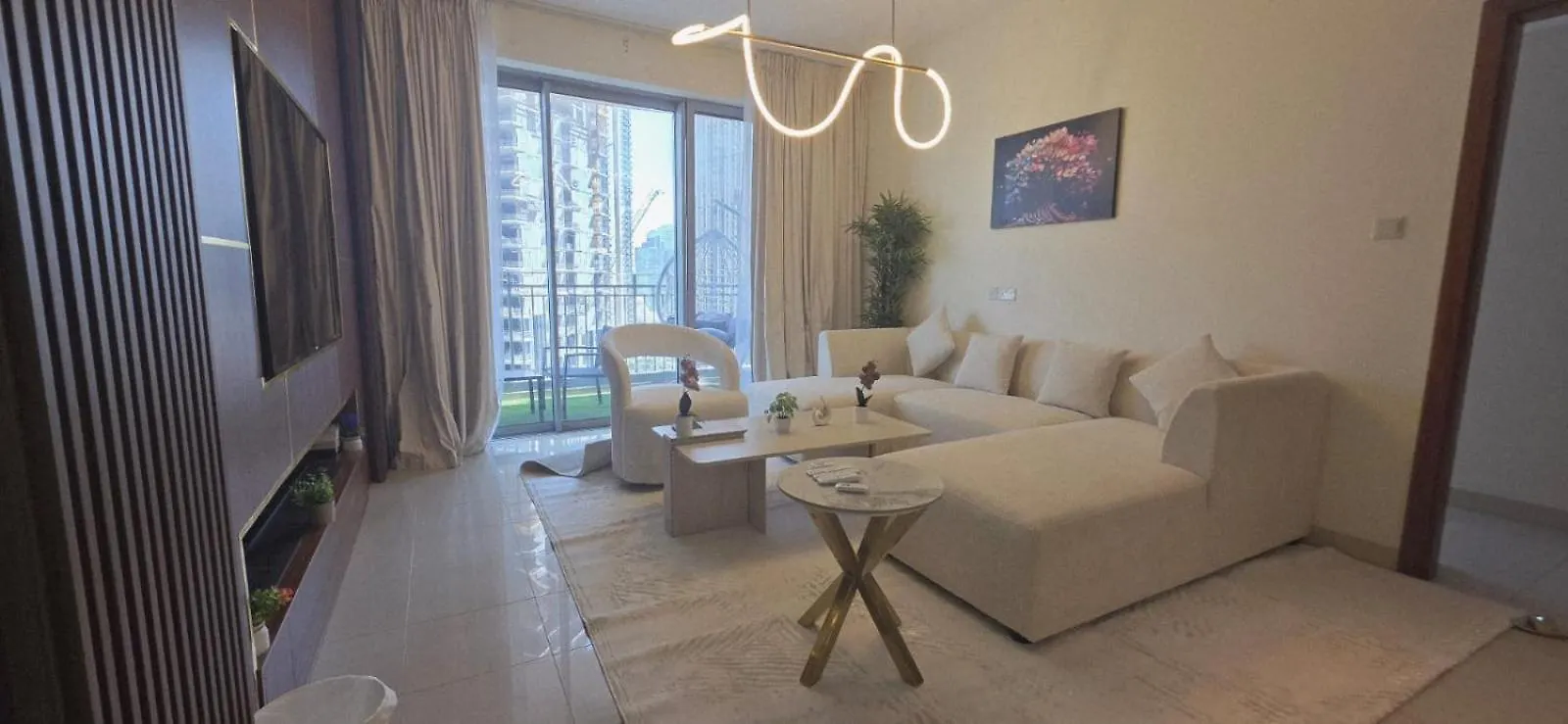13Stnd- Luxury 2Bhk - Near Burj Khalifa - Free Parking - Downtown Apartment Dubai